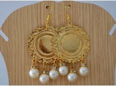 Boucles d'Oreille cercle doré et perles blanches
