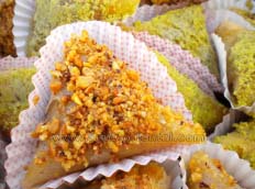 Samsa almonds and hazelnuts